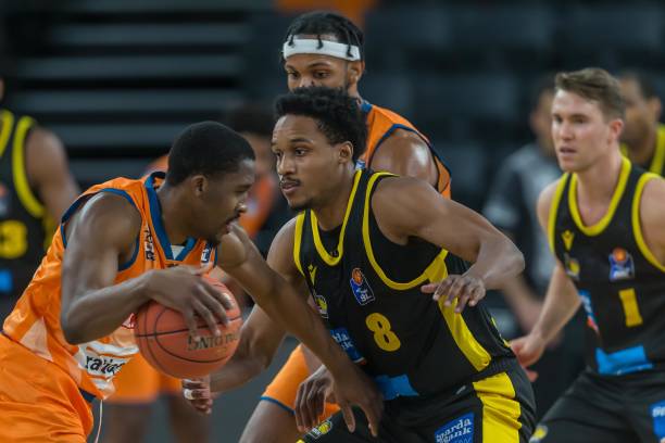 并在荷甲埃 并在荷甲埃