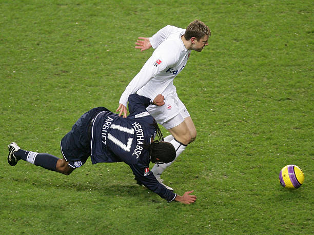 他更像是在 他更像是在