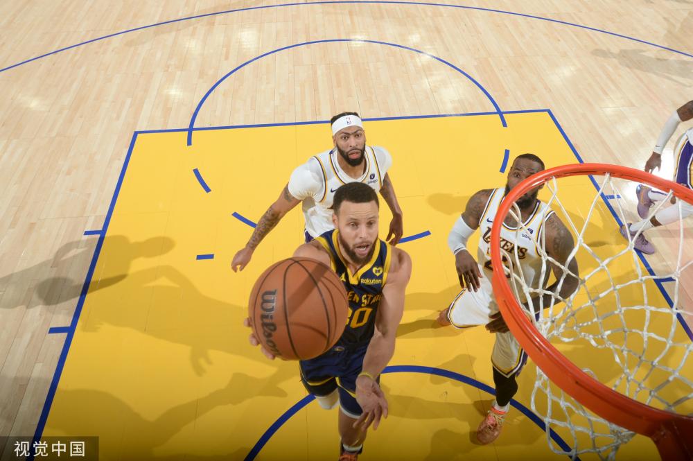 在詹姆斯看 在詹姆斯看